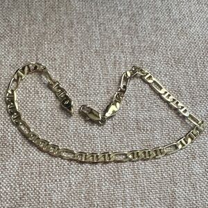 Elegant Gold Figaro Women's Anklet - Classic Chain